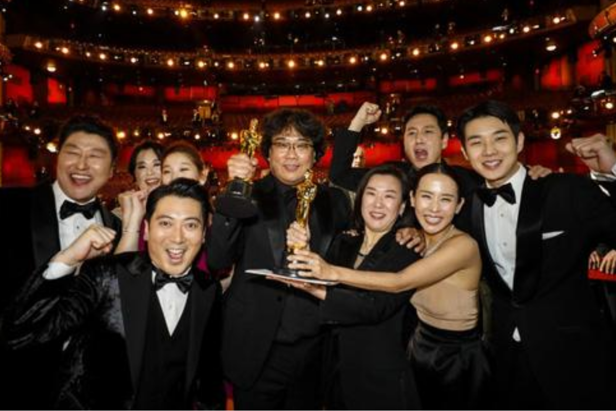đoàn làm phim Ký sinh trùng đạt giải Oscar trong giai đoạn đột phá và phát triển mạnh mẽ của lịch sử điện ảnh Hàn Quốc