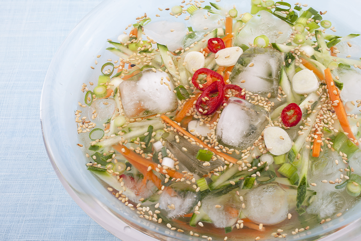 韩国黄瓜凉汤，清甜爽口的味道，是夏季消暑的最佳选择。