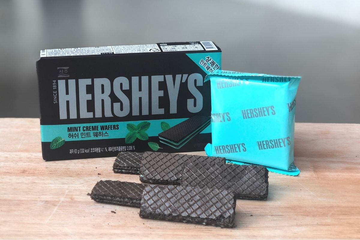 HERSHEY’S Mint Crame Wafers 허쉬 민트초코 웨하스 9 món đồ ăn vặt vị mint choco mới ở Hàn