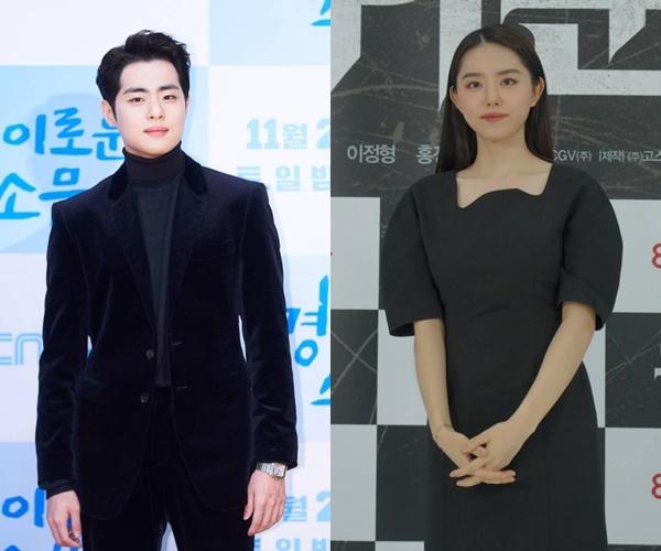 俳優チョ·ビョンギュと女優キム·ソヘが公式フォトコールイベントで立っている姿