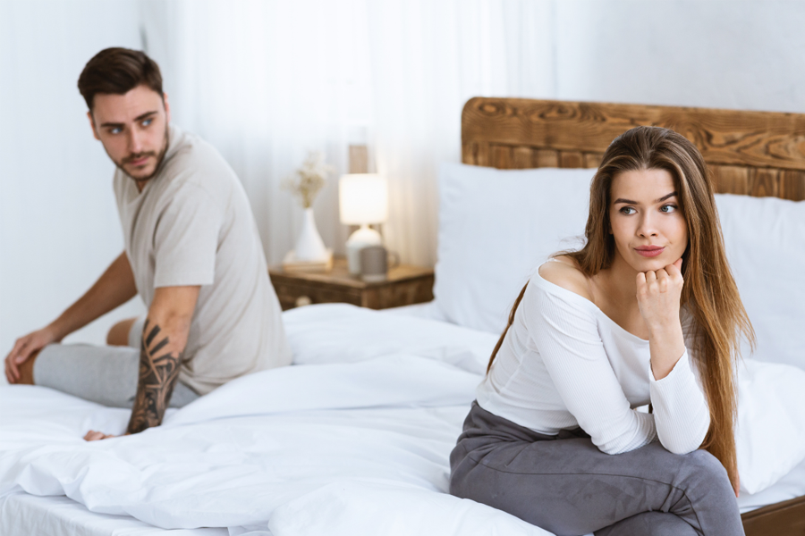 首尔夜景，代表韩国现代化城市生活与年轻情侣居住压力的真实情况。