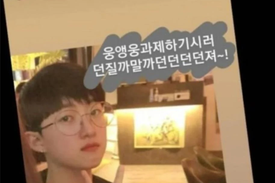 安山的Instagram貼文中，展示她的短髮以及韓文俚語，用於韓國性別討論中的政治語言。