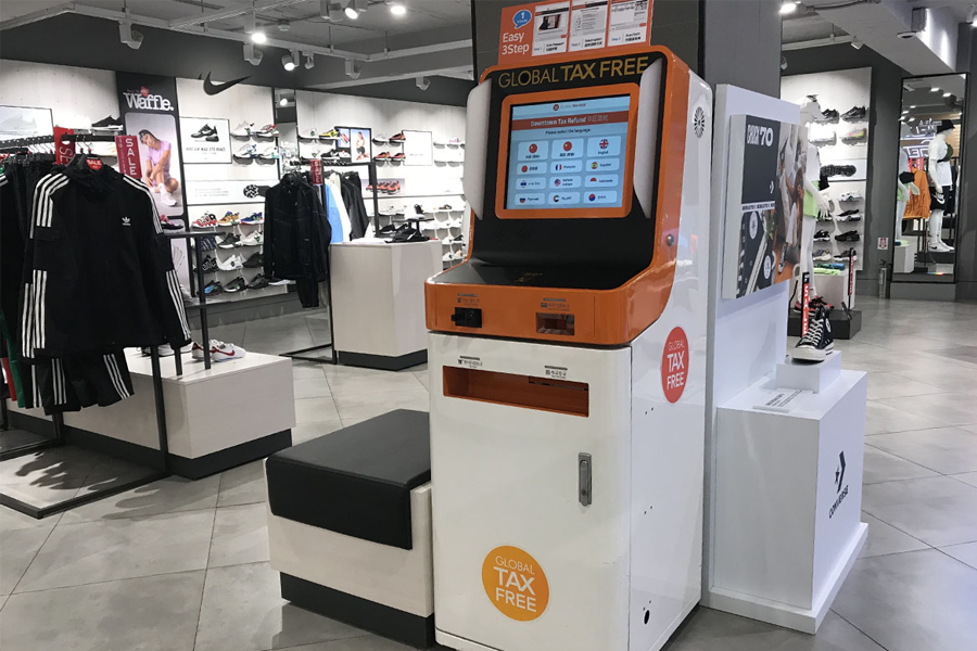 臺灣ABC Mart店內展示自助退稅機設備