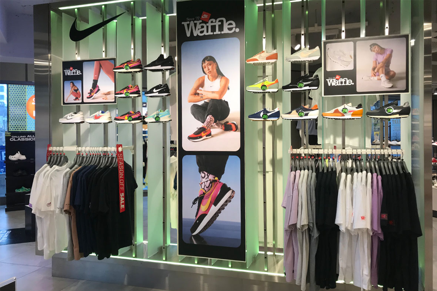 臺灣ABC Mart內部展示Nike品牌鞋款及促銷信息