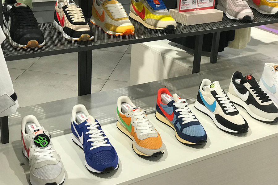 臺灣ABC Mart店內提供多款Nike鞋款,附有促銷信息