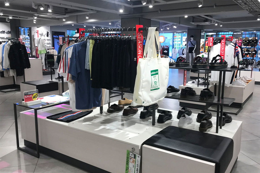 臺灣ABC Mart店內展示多款FILA服飾與配件