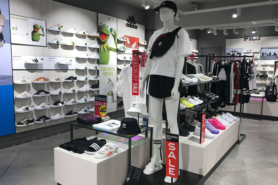 臺灣ABC Mart店內Adidas鞋款展示,包含多款型號
