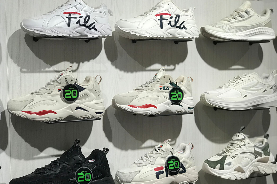 臺灣ABC Mart店內展示Discovery鞋款,提供多種型號選擇