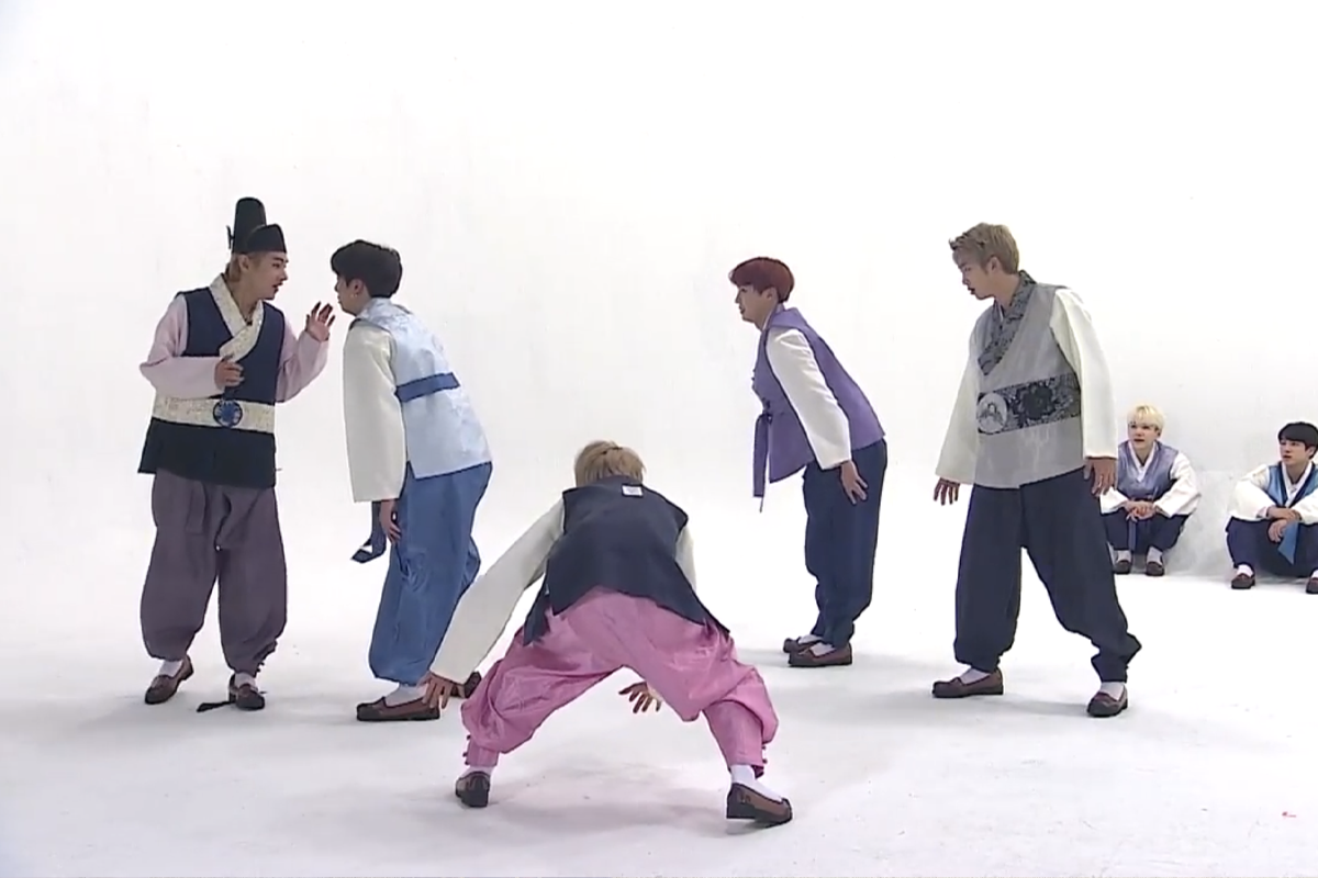 紅綠燈，過馬路，要小心