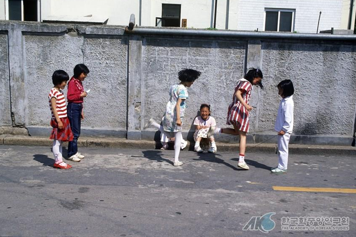 Korean children playing Rubber Band Game