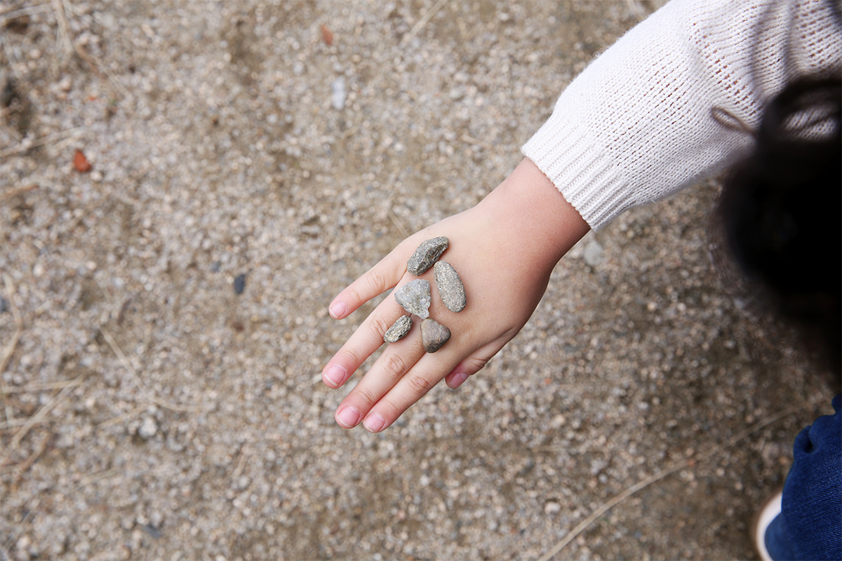 Gonggi game with small stones