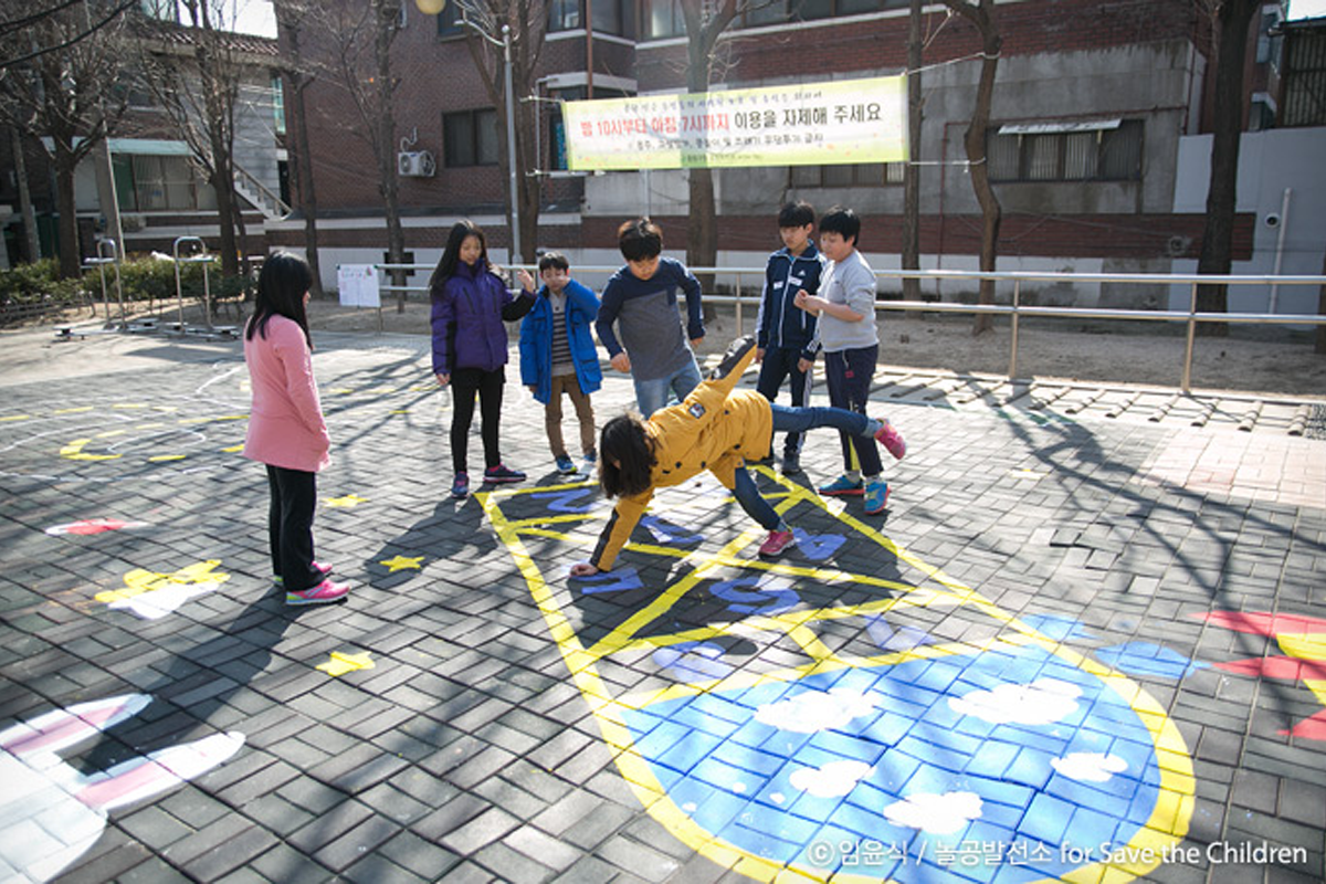 Korean children playing Hopscotch