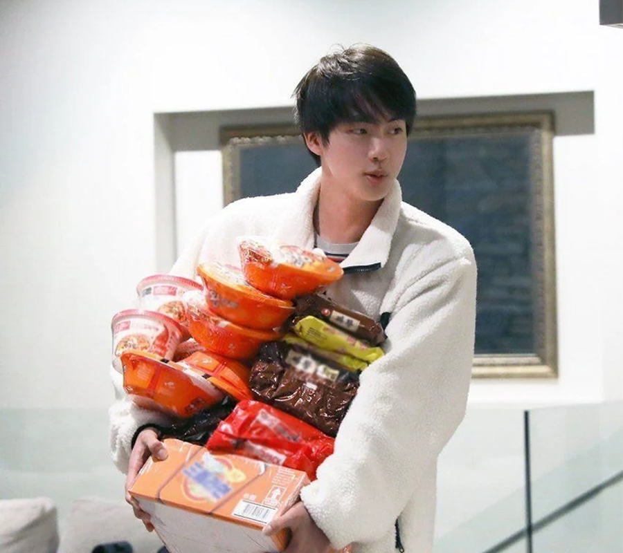 Jin with a lot go ramen