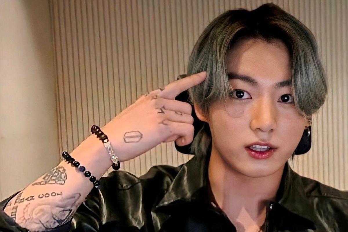 Delixir設計的瑪瑙方鈉石珠鍊，暗色系原瑪瑙石，提升睡眠質量並帶來好運。