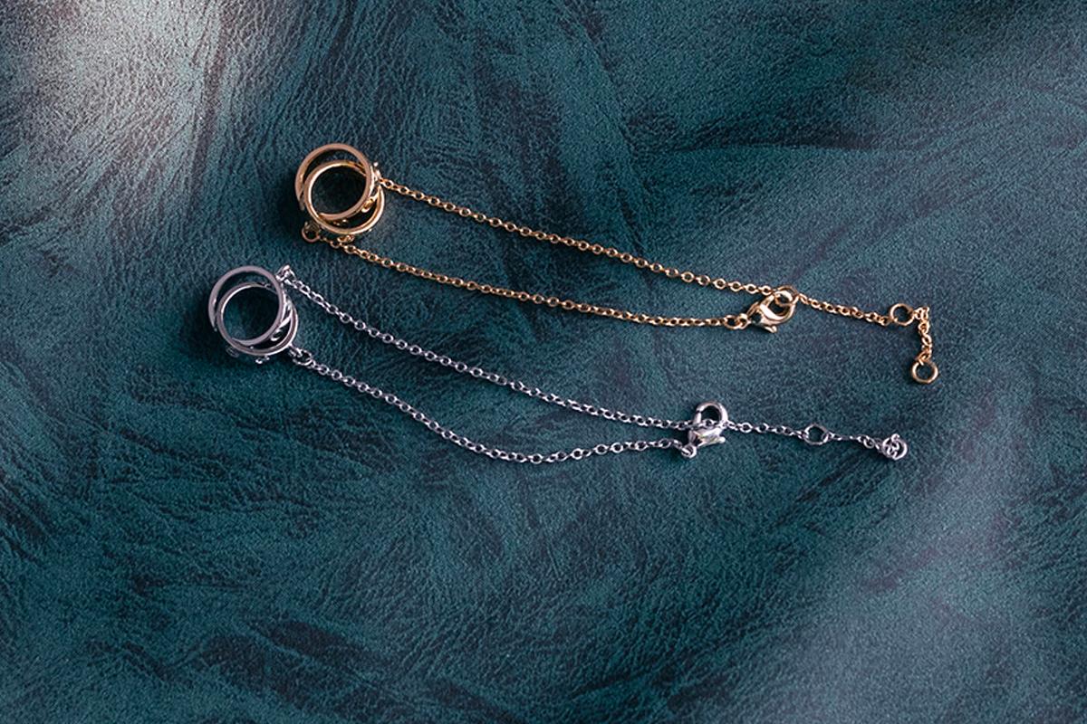 雙圓環造型手鍊，提供金銀兩色選擇，簡約中性設計由ASMAMA品牌推出。