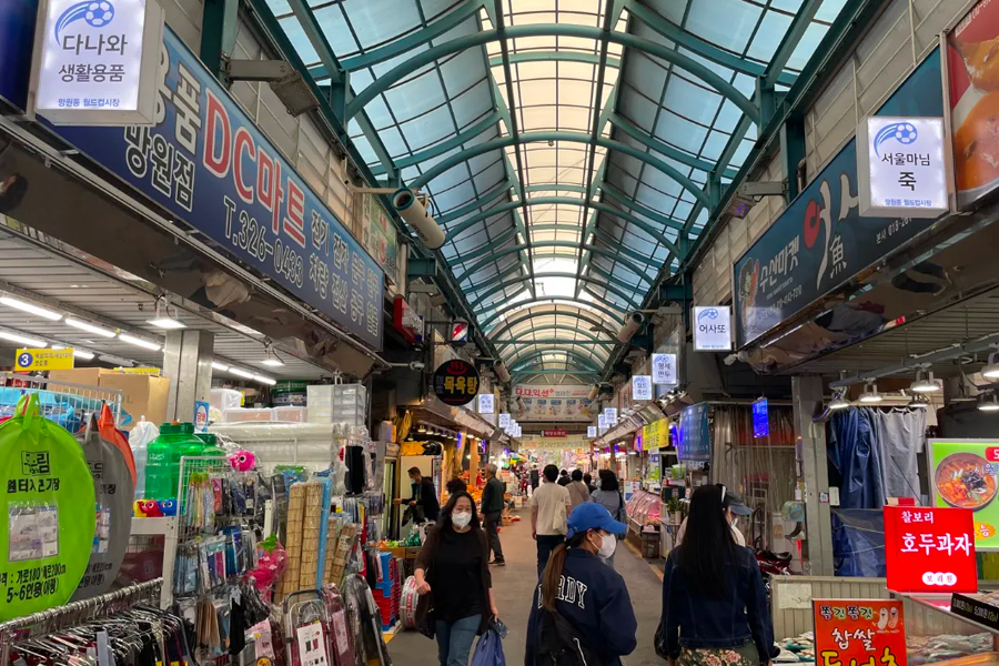 望遠市場美食 2025