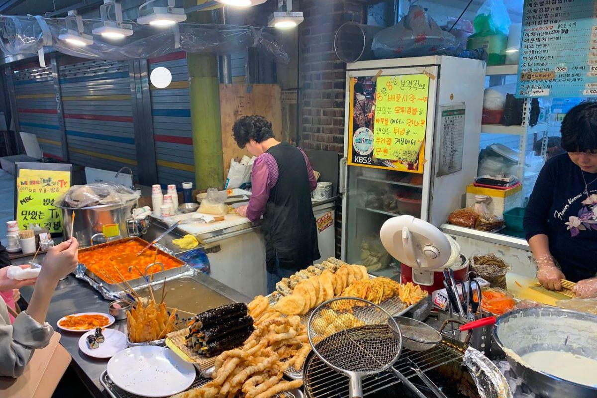 韓国、韓国旅行、韓国観光、ソウル、ソウル旅行、ソウル観光、韓国グルメ、ソウルグルメ、屋台グルメ、ローカルフード、ローカルグルメ、韓国市場、韓国伝統市場、望遠市場、マンウォン市場、麻浦、マポ、弘大、ホンデ