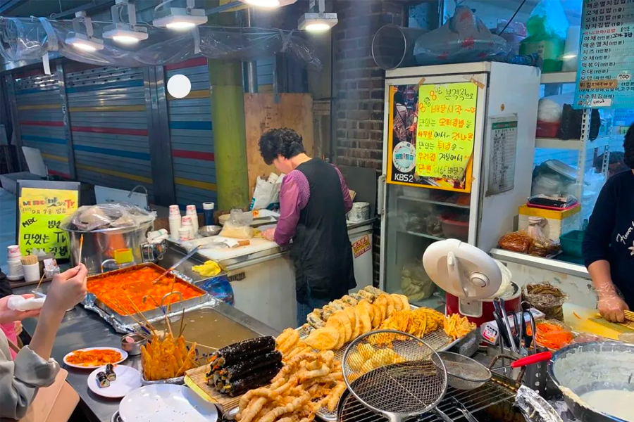 望遠市場美食 2025