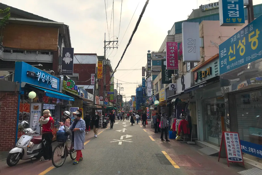 望遠市場美食 2025