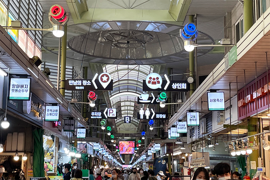 望遠市場美食 2025