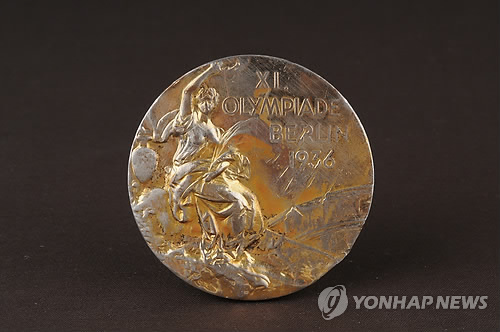 1936年柏林奥运会金牌，展示出奥林匹克胜利的荣耀。