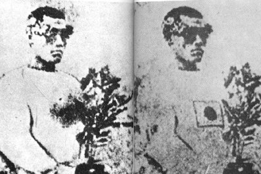 运动员在被护送的过程中，旁边有两名陪同人员。