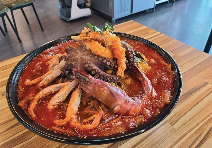24hr Daegi Manseong seafood bowl at Sixth Sense