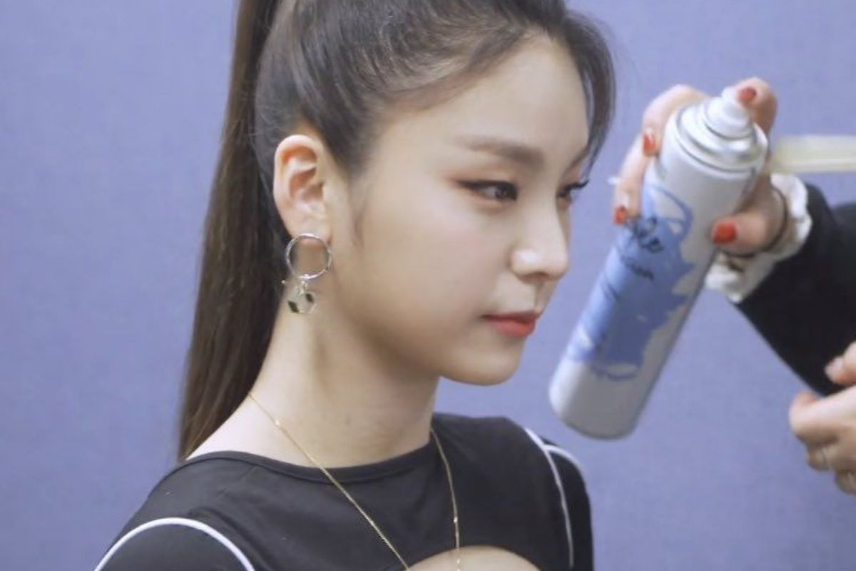 AMOS Style Expression Designing Spray BTS RM, NCT, 1THE9, ATEEZ, ITZY, Tổng hợp các loại xịt tóc giữ nếp hiệu quả sao Hàn sử dụng 