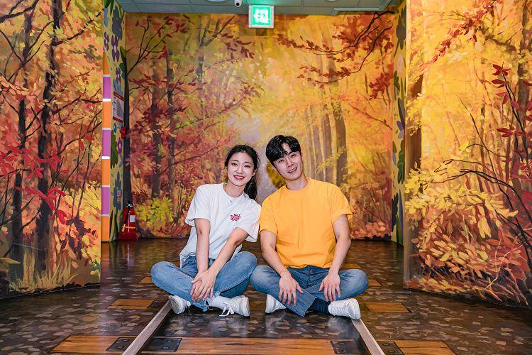 Seoul Korea Insadong Alive Museum couple photo