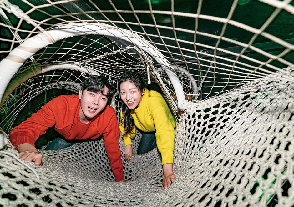 Seoul Korea Insadong Dynamic Maze, people crawl through net