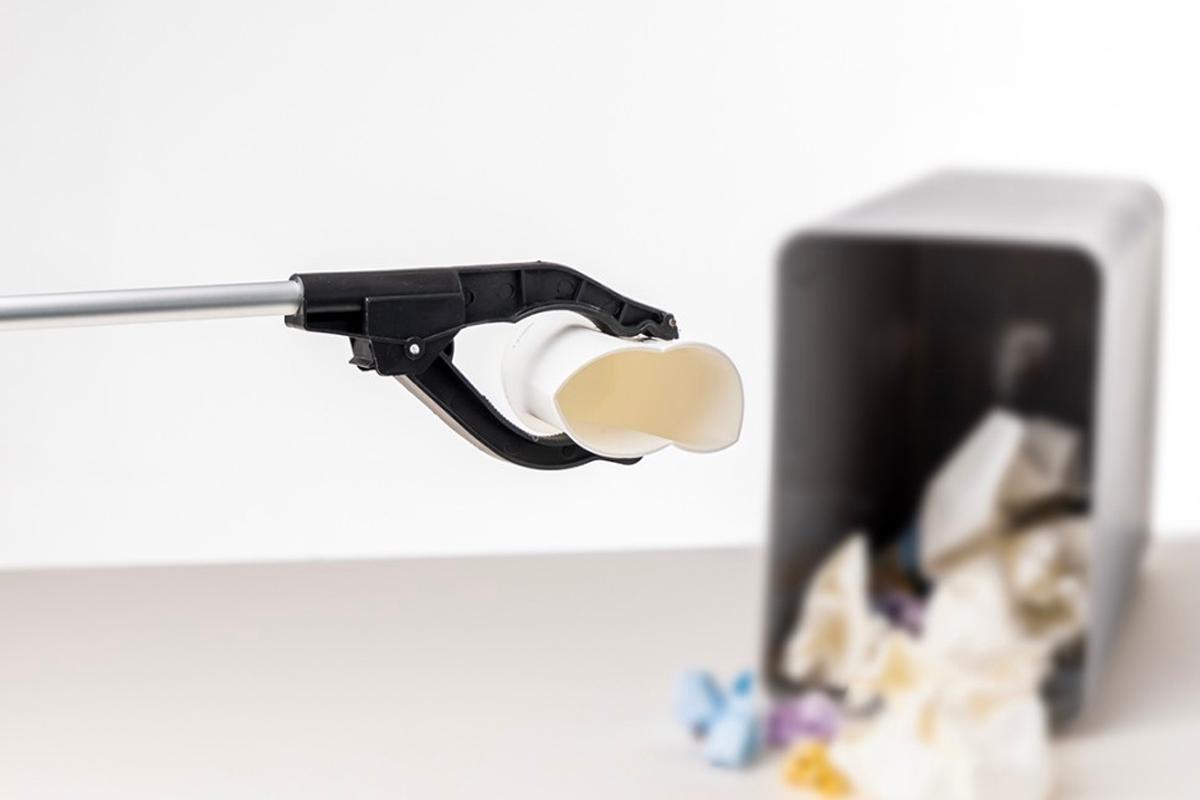 Multi-purpose Tongs to take out the trash