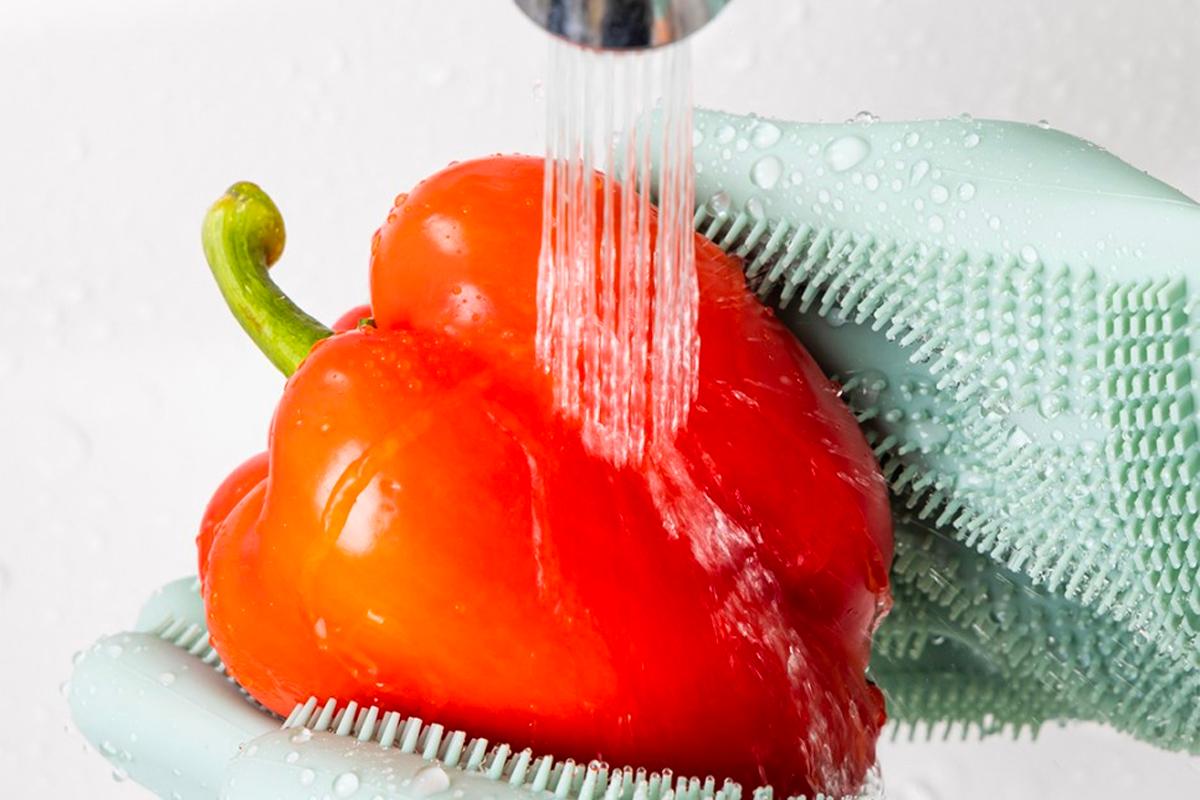 Silicone Gloves at daiso to wash fruits