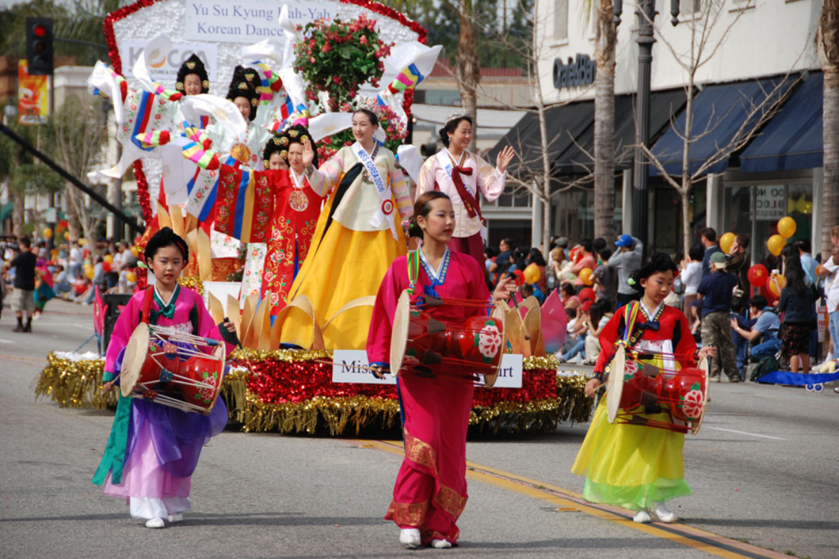 Lễ hội Seollal tết Nguyên Đán tại Hàn Quốc, hình ảnh đoàn người và biểu diễn nghệ thuật