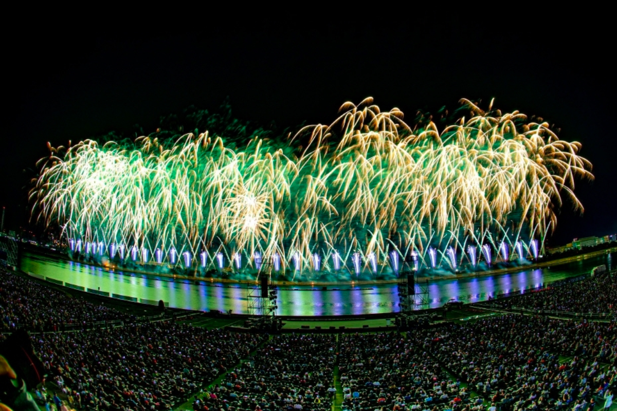 Pháo hoa lấp lánh tại lễ hội pháo hoa quốc tế Pohang, Hàn Quốc
