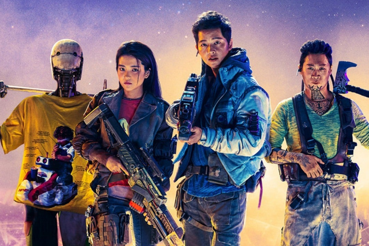 Hình ảnh quảng cáo phim Space Sweepers với Song Joong Ki đứng giữa, mặc trang phục ngoài không gian.