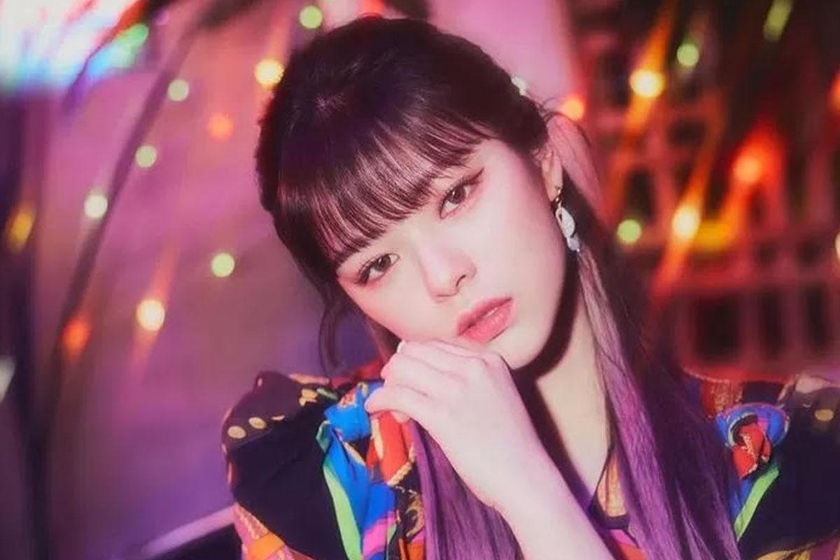 บรรยากาศงานเปิดตัวของ TWICE พร้อมกับซึ่งบรรยากาศเป็นแสงสีนีออนหลากหลายสี