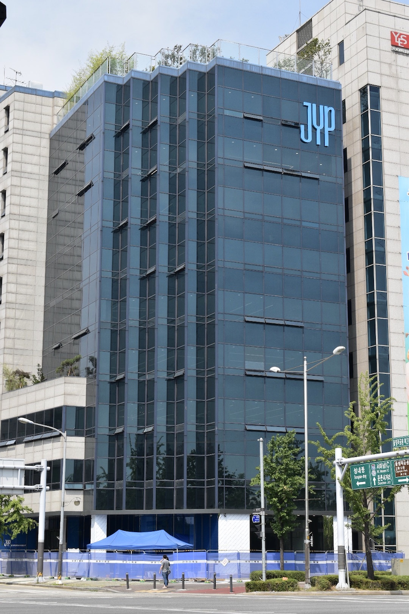 Edificio moderno di JYP Entertainment a Seoul, Corea del Sud