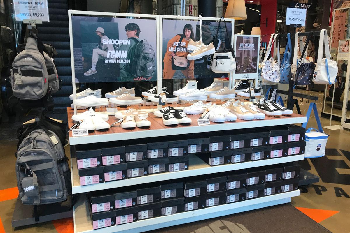 Shoe and bag display at Shoopen Hongdae