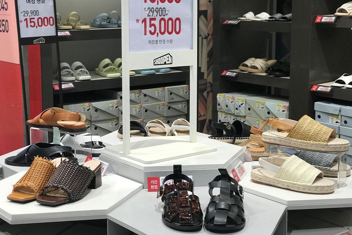 Sandals for women at Shoopen