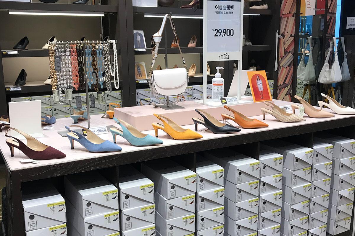Heels display at Shoopen