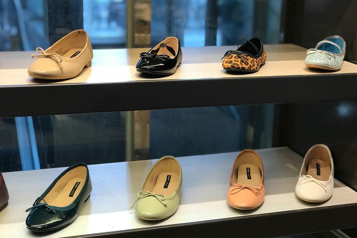 Flats with bows at Shoopen