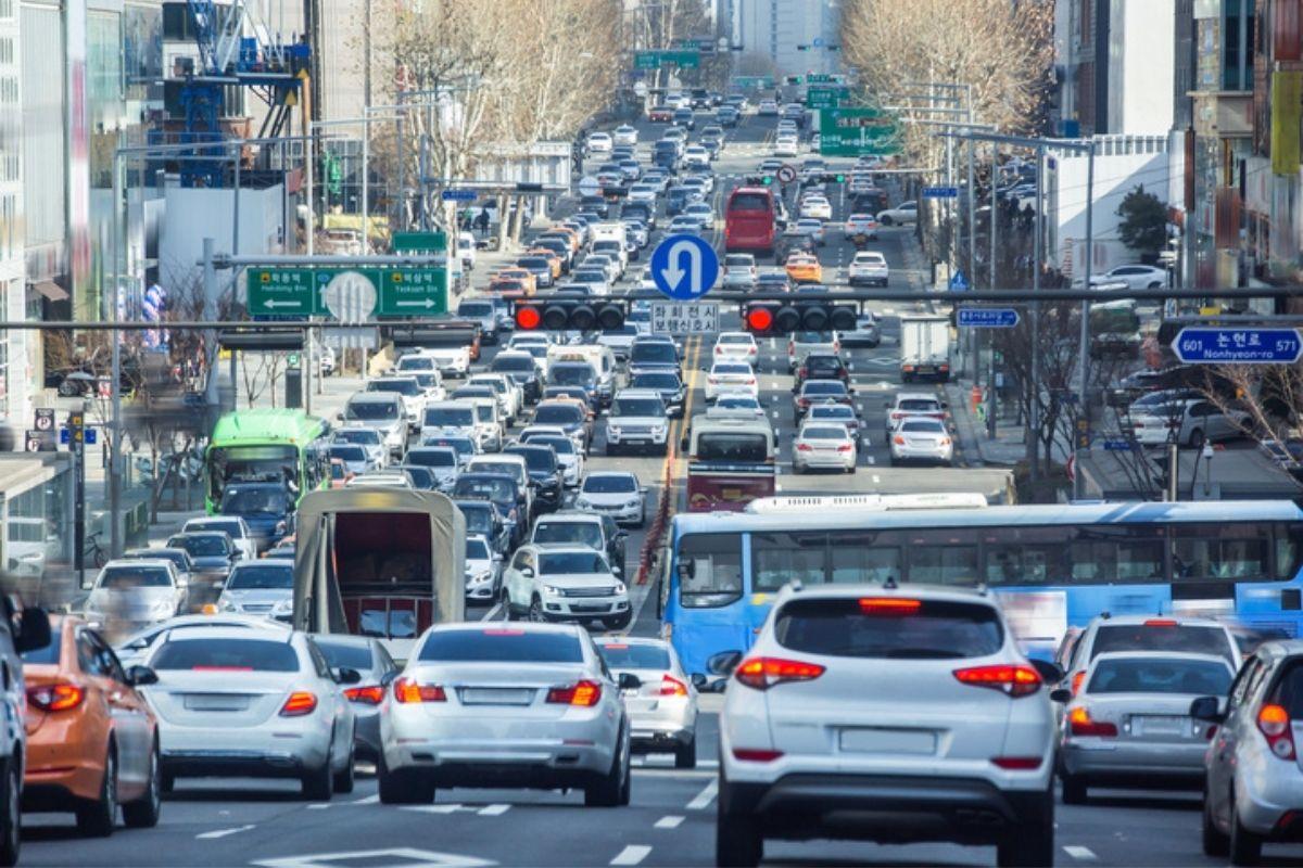 Văn hoá tham gia giao thông ở Hàn, cảnh ô tô chờ đèn đỏ