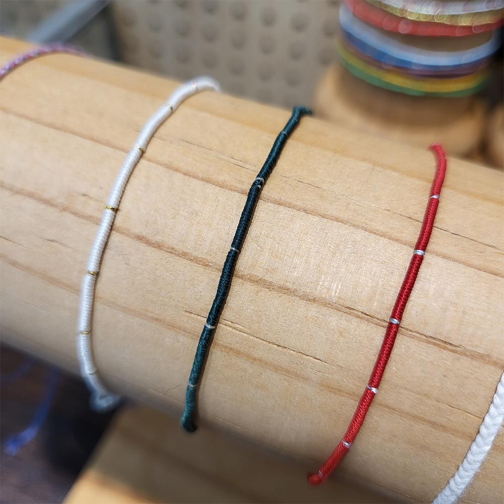 Vòng tay Silver Dragon/Gold Dragon của CCCMADE với thiết kế kim loại tinh tế.