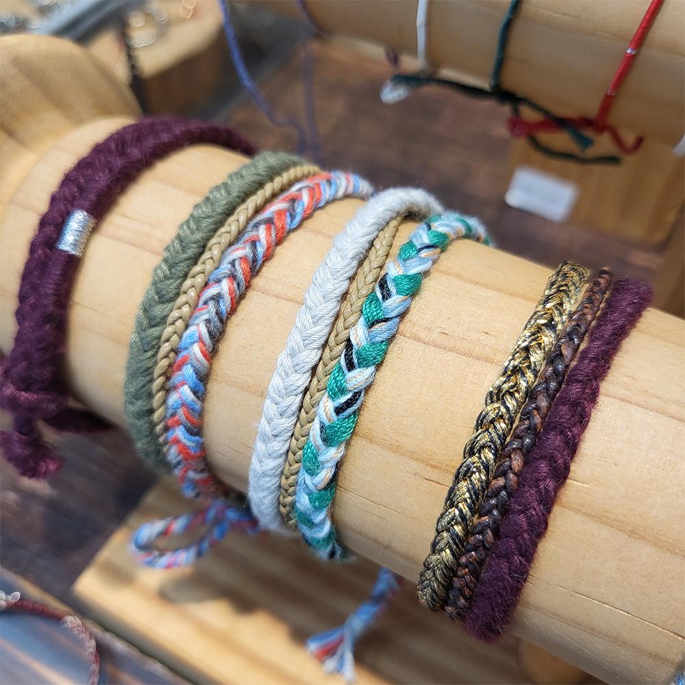 Vòng tay 3 MIX của CCCMADE với màu sắc đa dạng và phong cách độc đáo.