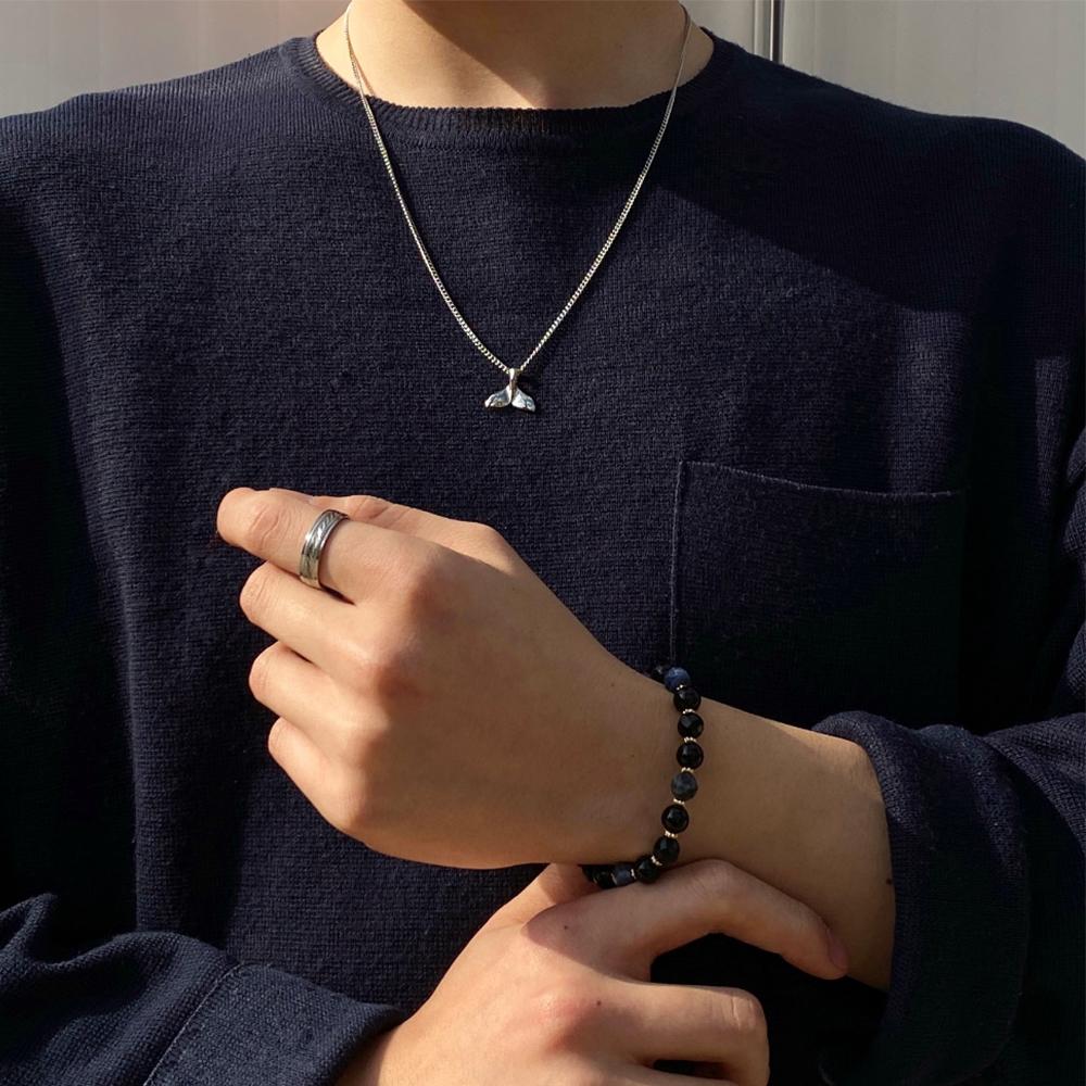 Trang sức từ Delixir thể hiện sự kết hợp nổi bật giữa vòng tay và dây chuyền.