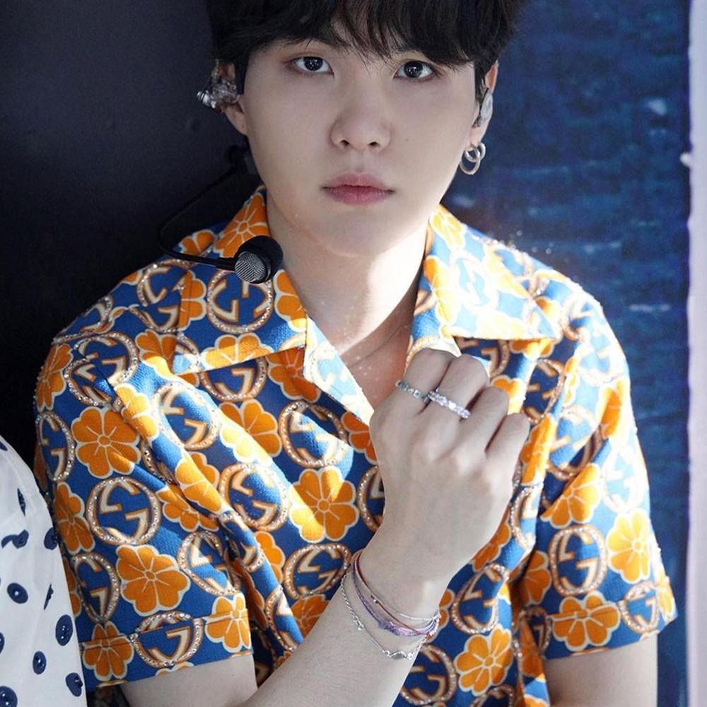 Hình ảnh vòng tay Single Original (CORE ver.) màu Mix Purple và Mix Pink trên tay.