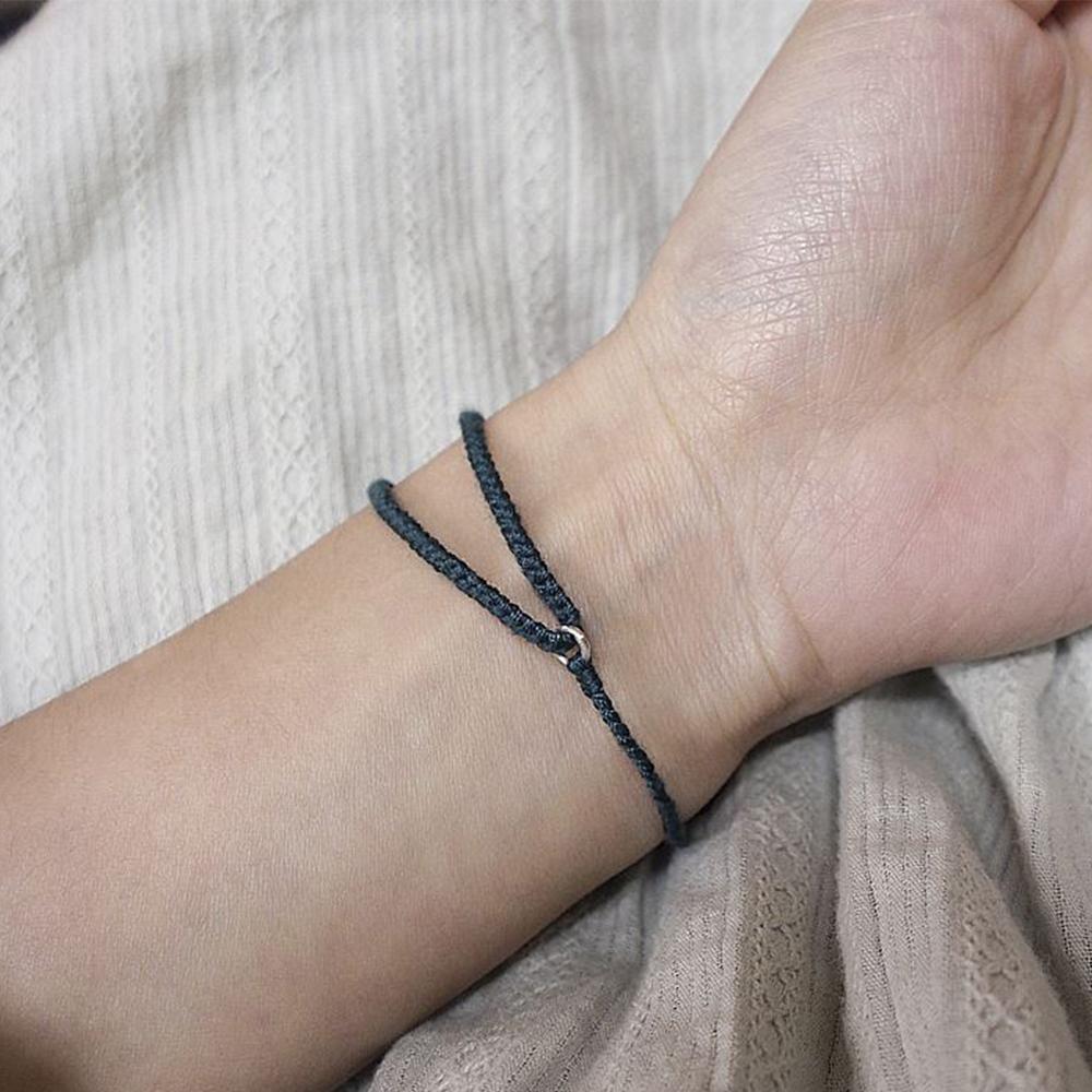 Vòng tay DIFFERENT từ CCCMADE, màu sắc và ý nghĩa đặc biệt.