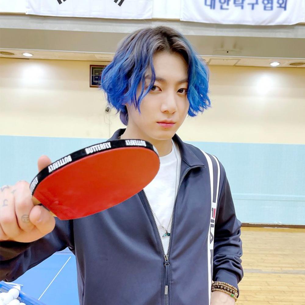 Dây chuyền Delixir với thiết kế hiện đại trên một ngôi sao nổi tiếng.