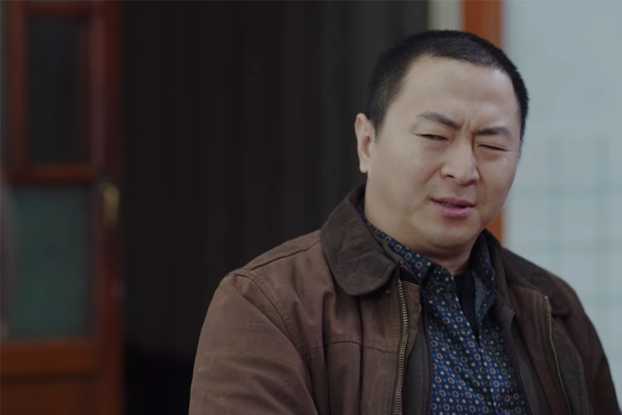 《爱的迫降》中的中国角色展示着不自然的中文发音，表现韩剧中关于中国角色语言表现的尴尬。