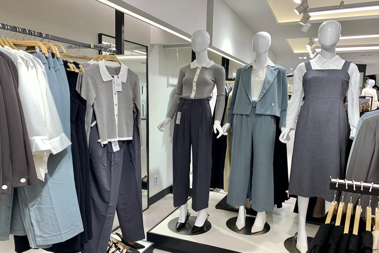 MIXXO 東城路店舗の洗練されたファッションディスプレイ